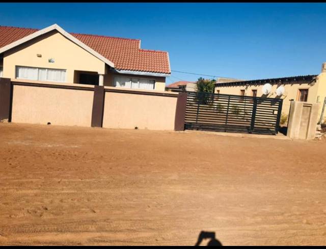 3 BEDROOM HOUSE FOR SALE IN MOLETJI